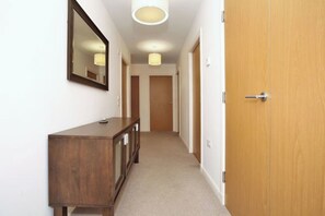 Apartment (3 Bedrooms) | Hallway