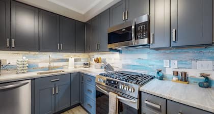 Comfortable and convenient suite steps from the beach with WiFi & AC