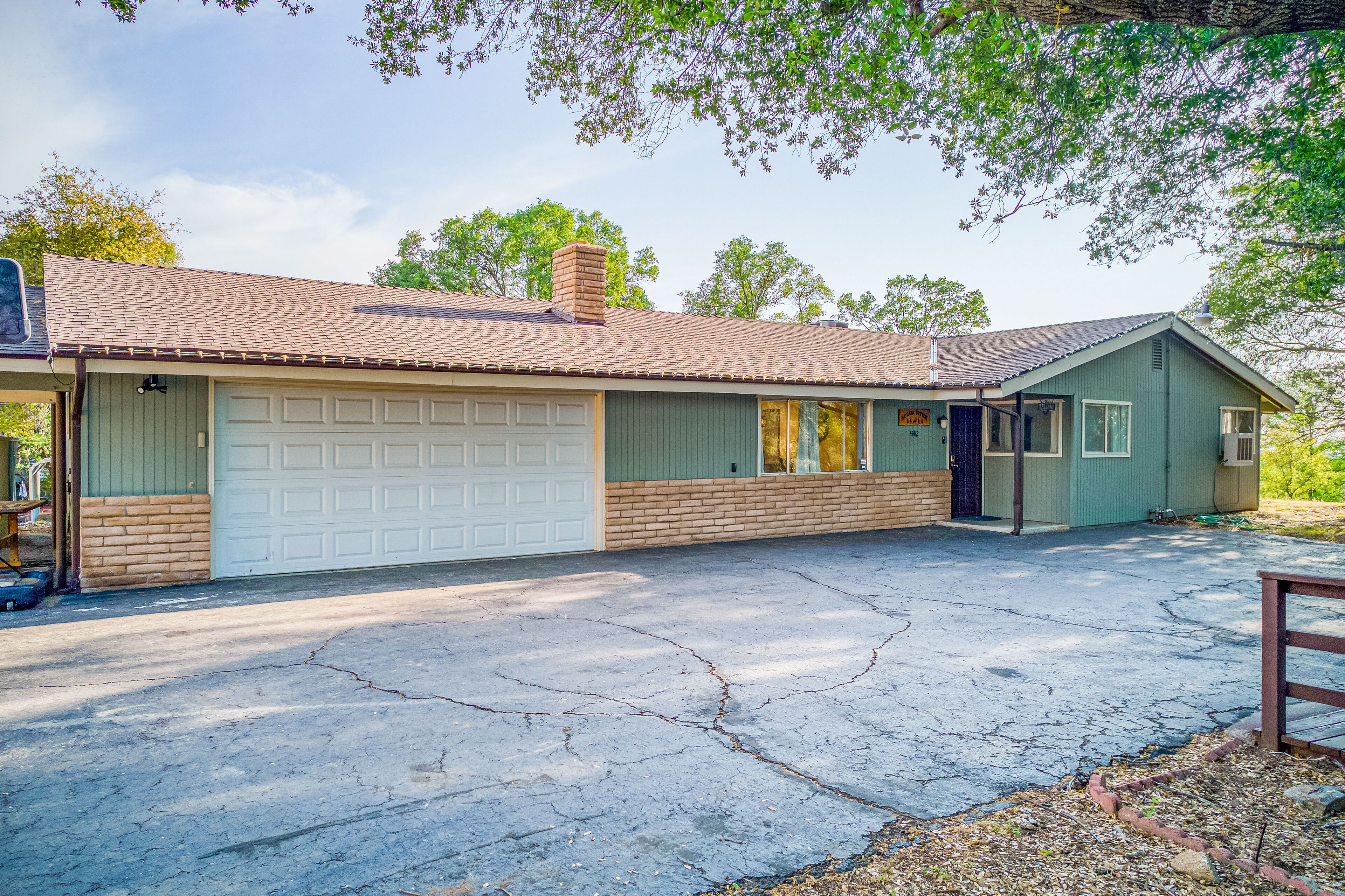 Charming home with game room, central AC, grill, washer/dryer, WiFi, & Netflix