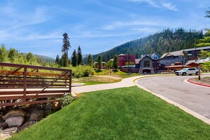 Property grounds - All-season slopeside studio with fireplace, views of Moffat Tunnel (Winter Park)