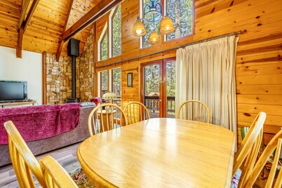 Beautiful Blue Lake Springs cabin with fireplace, deck, and private W/D