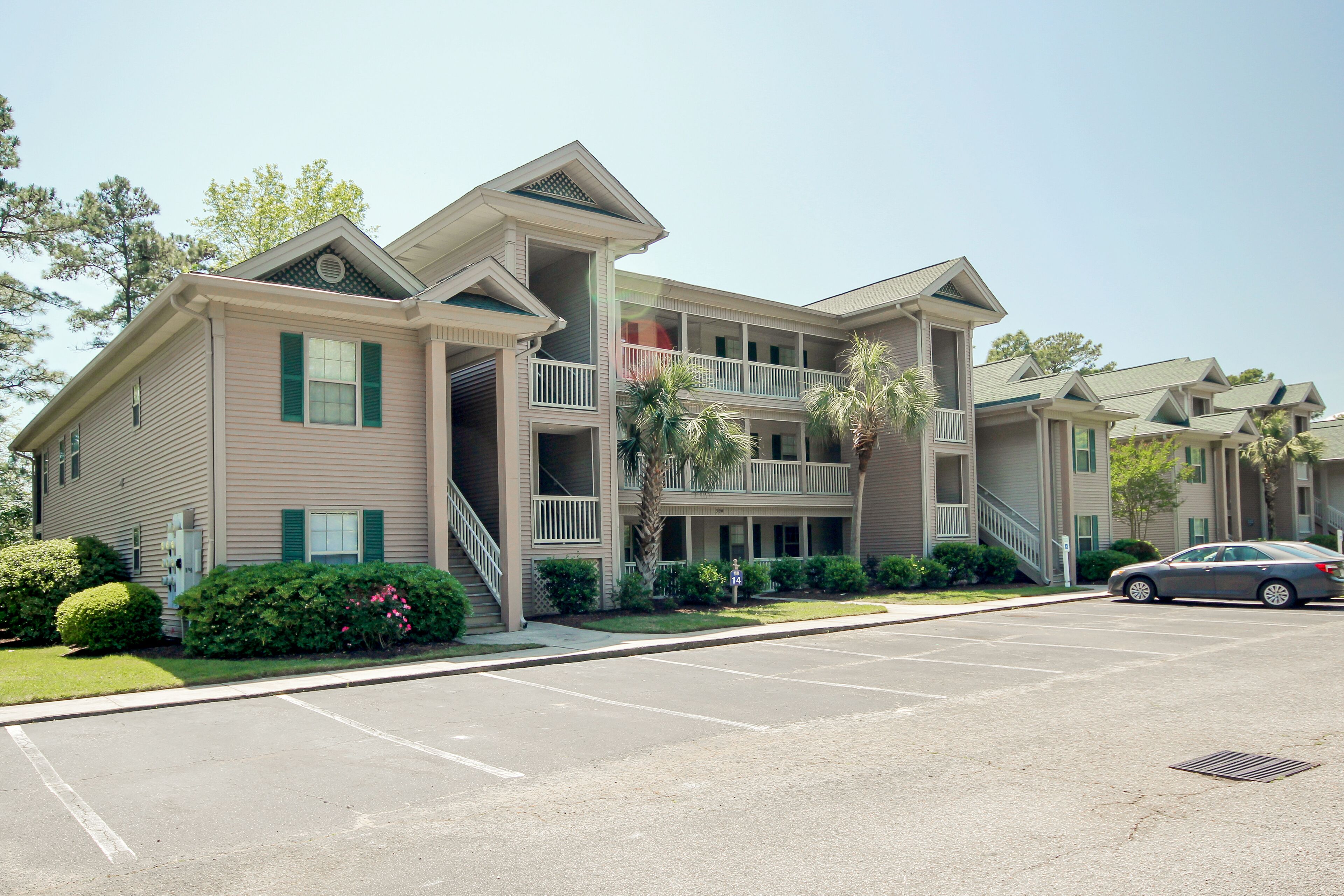 Fairway-front condo with pool, hot tub, tennis, on-site golf, & private balcony