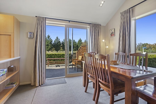 Fairway Cottage - Hanmer Springs Holiday Home