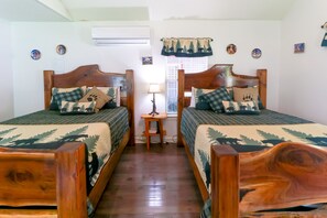 Iron/ironing board, Internet, bed sheets