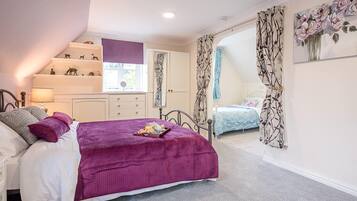 Apartment (1 Bedroom) | 1 bedroom, laptop workspace, bed sheets