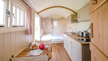 Oven, stovetop, cookware/dishes/utensils