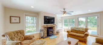 Secluded lakefront home with patio & firepit, fast WiFi, wood stove & W/D