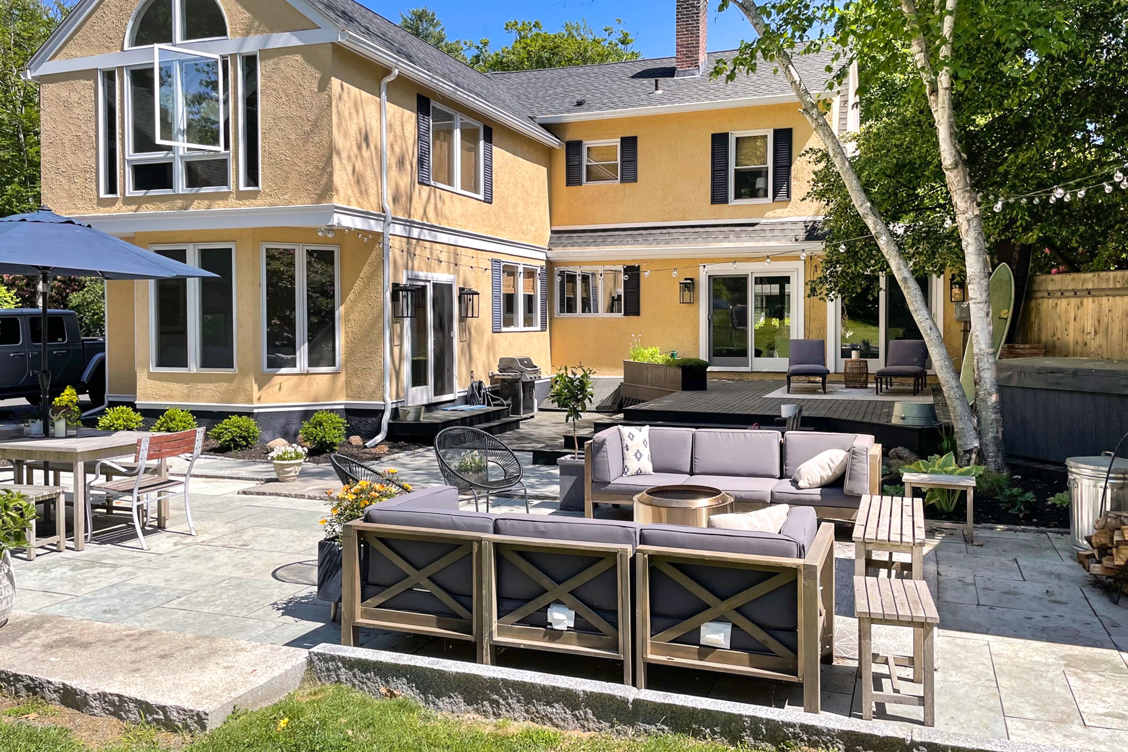 Perfect home for family gatherings on a dead-end street, walk to beach & town