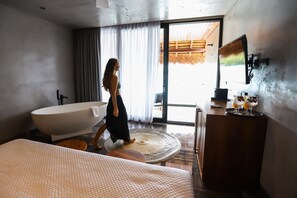 Deluxe Room, 1 King Bed, Bathtub, Lagoon View | Premium bedding, down comforters, Select Comfort beds - Amainah Bacalar Hotel Boutique - Adults Only (Bacalar)