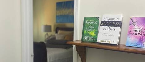 2 habitaciones, escritorio, tabla de planchar con plancha y wifi gratis