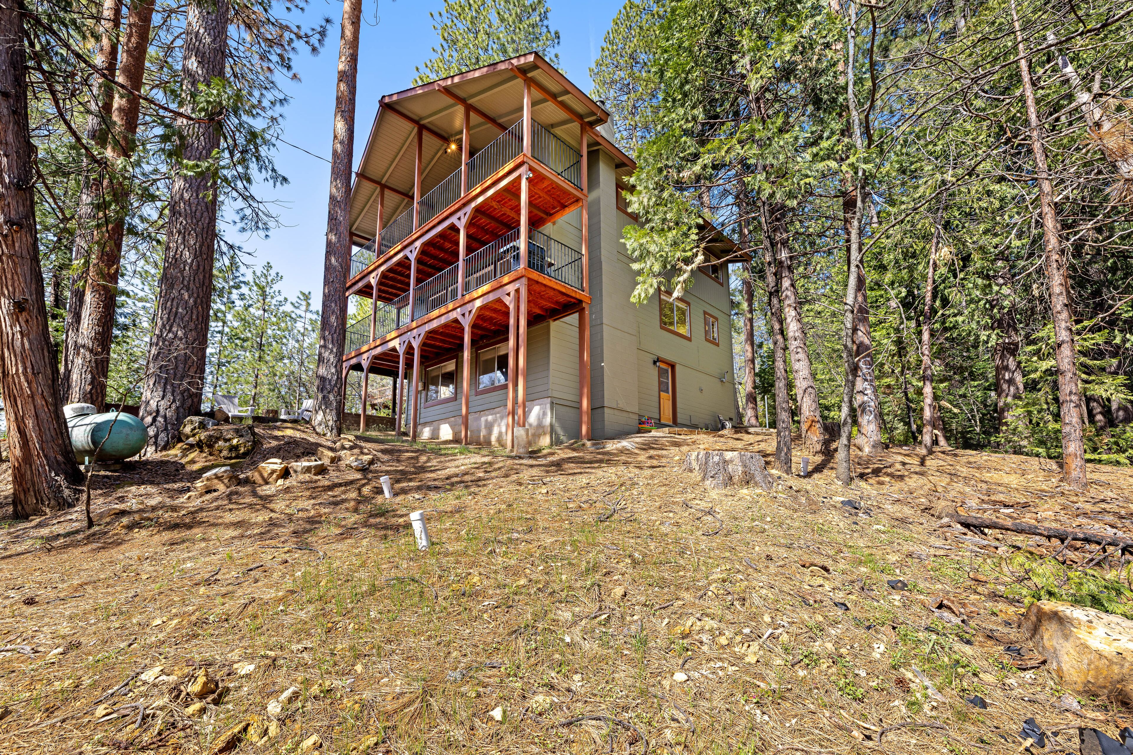 3-story home w/private pool table, game room, heated pool, private lake access