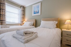 2 bedrooms, laptop workspace, iron/ironing board, bed sheets