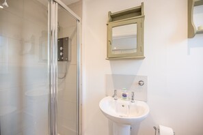Bathroom - Candy Cottage, Halesworth (Halesworth)