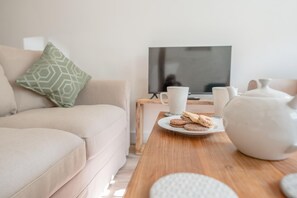 TV - Candy Cottage, Halesworth (Halesworth)