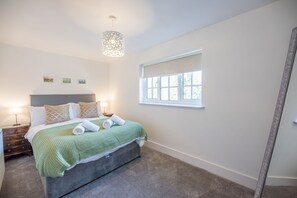 2 bedrooms, laptop workspace, iron/ironing board, bed sheets - Candy Cottage, Halesworth (Halesworth)