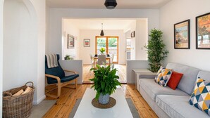 Apartment (3 Bedrooms) | Living room - 3BD Harbour Retreat Near the Beach & Town (Whitstable)