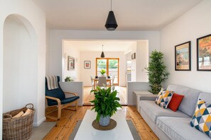 Apartment (3 Bedrooms) | Living room