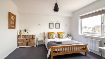 Apartment (3 Bedrooms) | 3 bedrooms, bed sheets