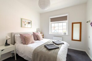 Apartment (3 Bedrooms) | 3 bedrooms, bed sheets - 3BD Harbour Retreat Near the Beach & Town (Whitstable)