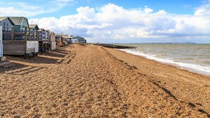 Beach - 3BD Harbour Retreat Near the Beach & Town (Whitstable)