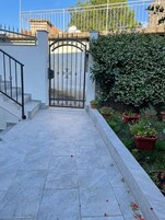 Apartamento (One Bedroom Apartment with Balcony an) | Fachada