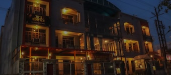 TR'S Edifice - A Luxury Guest House