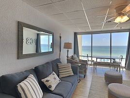 Appartamento, letti multipli, balcone, vista spiaggia (#422 - No Pets) | 1 camera, ferro/asse da stiro, Wi-Fi gratuito, con stile personalizzato