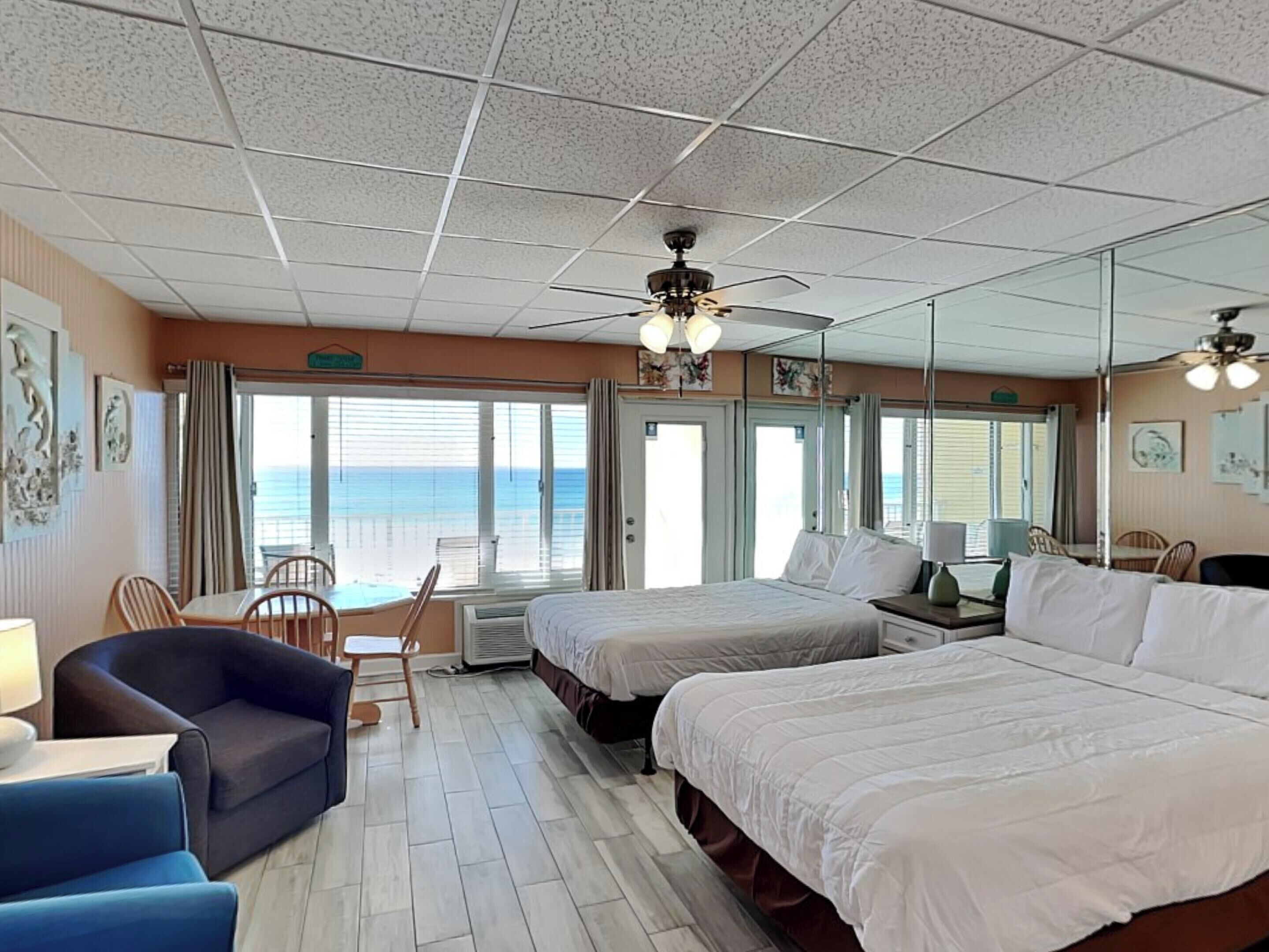 คอนโด, หลายเตียง, ลานระเบียง, วิวทะเล (#319 & 320 - No Pets) | 1 ห้องนอน, ห้องพักตกแต่งอย่างมีเอกลักษณ์, ตกแต่งพิเศษโดยเฉพาะ