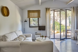 Smart TV - Casa Granada at Masia Nur, with private pool (Canyelles)