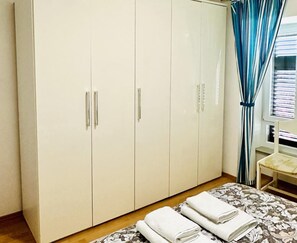 2 habitaciones, tabla de planchar con plancha y wifi gratis