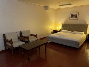 Deluxe Quadruple Room | Hypo-allergenic bedding - Europa Grand Resort (Vlorë)