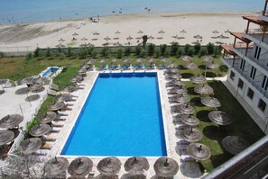 Seasonal outdoor pool - Europa Grand Resort (Vlorë)