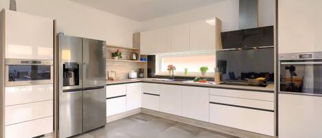 Frigorifero, microonde, forno, lavastoviglie