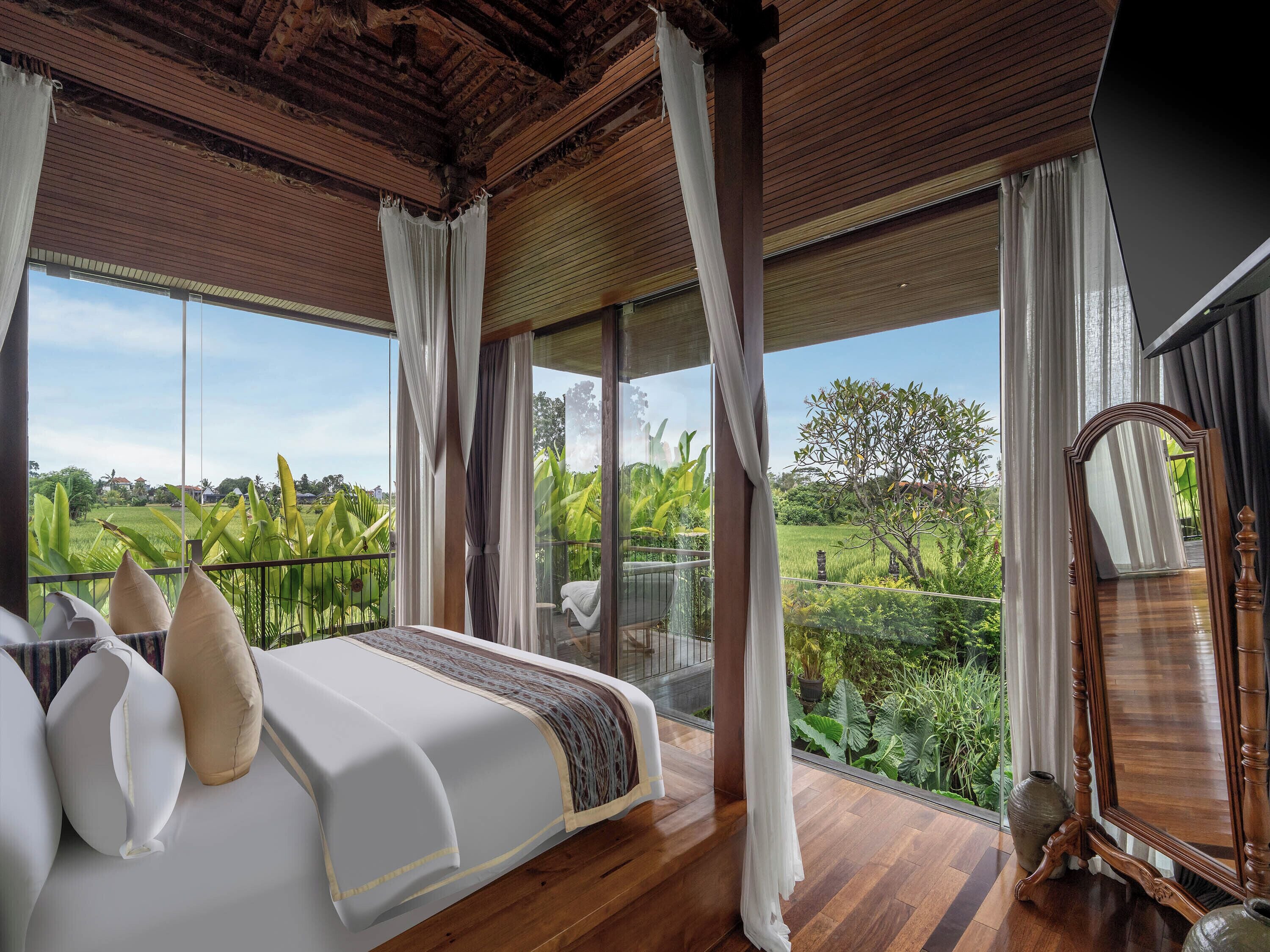 Prestige Pool Villa Paddy View with Free Access to Wellness Facilities | Minibar, in-room safe, desk, iron/ironing board