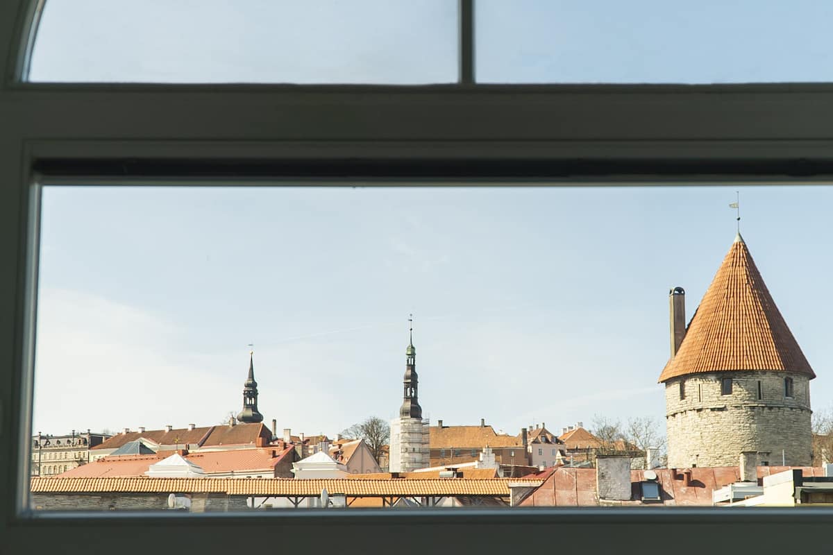 Sängtillbehör av högsta kvalitet, mörkläggningsgardiner och gratis wi-fi
