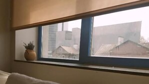 Habitación Deluxe con 1 cama doble o 2 individuales | Ropa de cama de alta calidad, cortinas opacas, wifi gratis