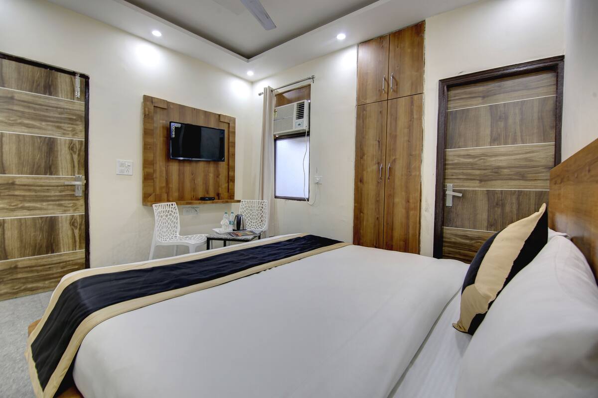 Habitación Deluxe doble | Colchones viscoelásticos, escritorio, ropa de cama