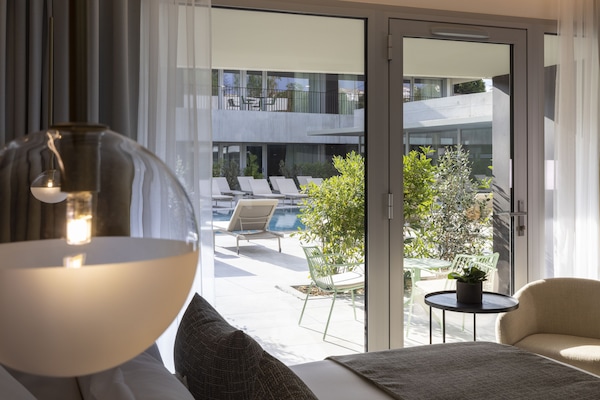 Dobbeltrom – superior | Sengetøy av topp kvalitet, senger med overmadrass og safe på rommet