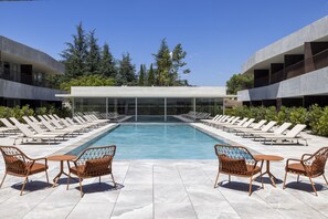 Outdoor pool - Hôtel Spa Restaurant Villa Castellane (Gréoux-les-Bains)