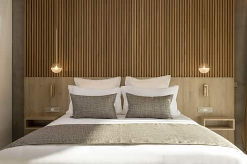 Premium bedding, pillowtop beds, in-room safe, desk