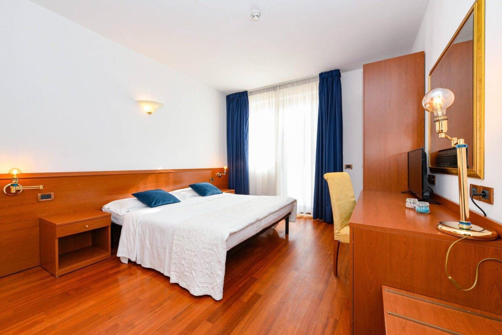 Kahden hengen superior-huone, 1 parisänky | Vauvan matkasänky, ilmainen Wi-Fi, vuodevaatteet