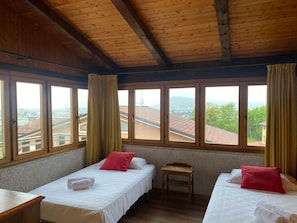 Quadrupla Classic | 1 camera, culla da viaggio, Wi-Fi gratuito, lenzuola