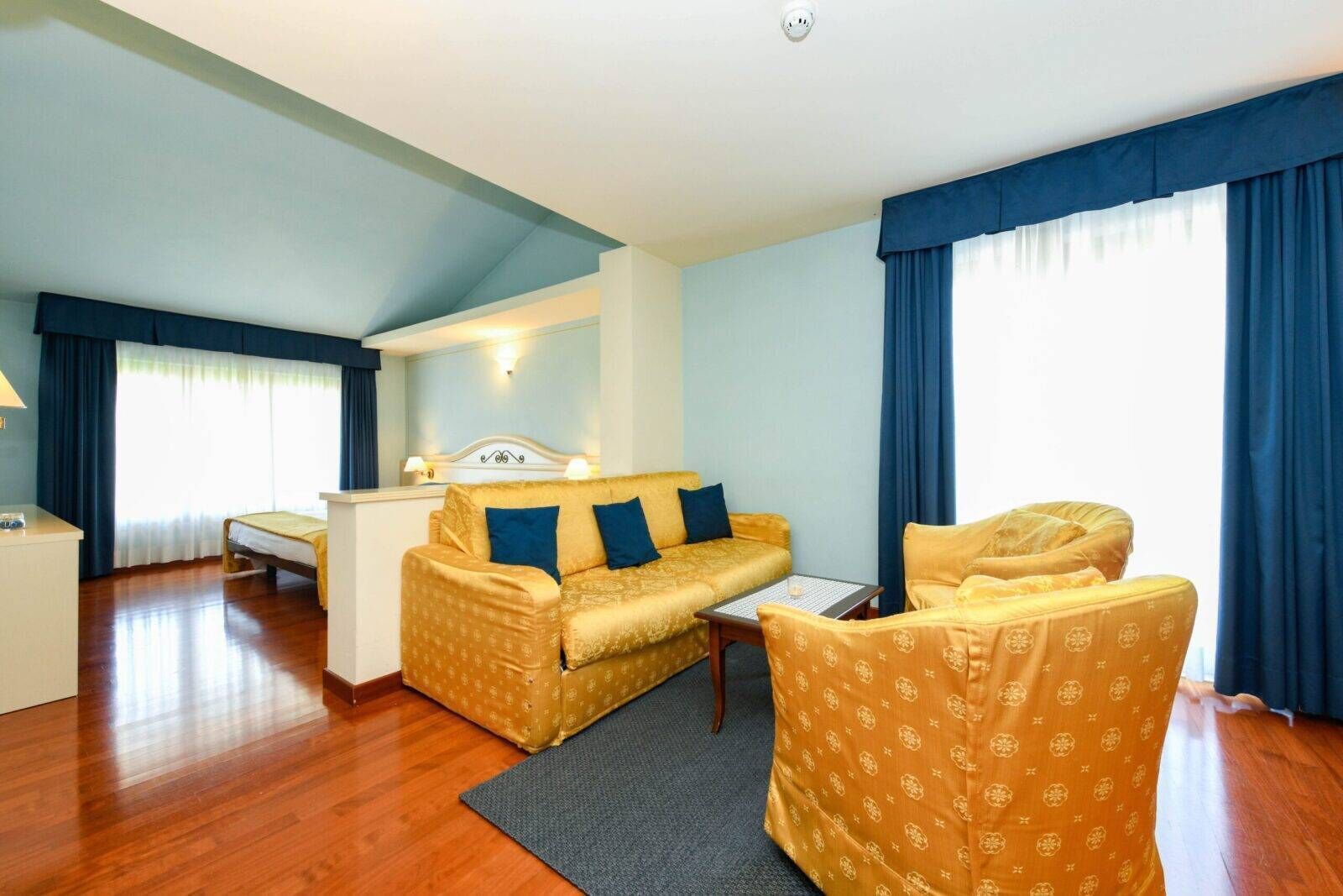 Televisión de pantalla plana, impresora