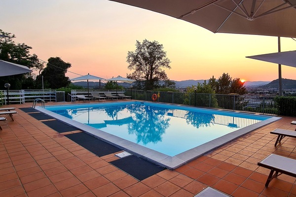 Piscina stagionale all'aperto