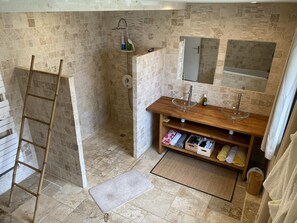 Bathtub, hair dryer, towels