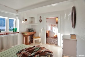 6 bedrooms, travel cot, free WiFi