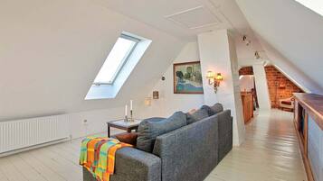 Peis, fotballspill, bøker og stereoanlegg