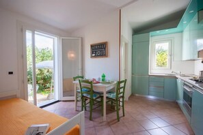 Unclassified image, 3 of 14, button