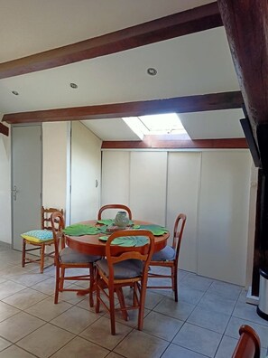 Dining - 1 Bedroom Apartment in BÃ©ziers (Béziers)