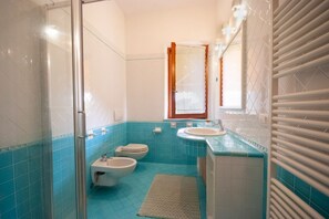 Dusche, Haartrockner, Bidet